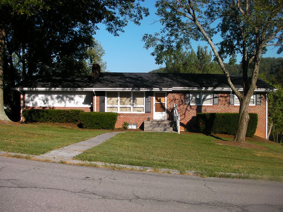 New Architectural Shingles installed July 2011. All outside trim painted 2010.
