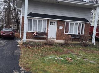 27 Clinton St, Johnston, RI 02919