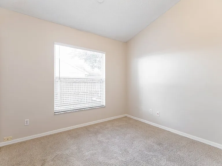 502 Valencia Place Cir — Photo 11