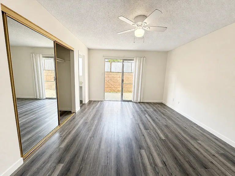 Lynrose Manor Apartments — Photo 39