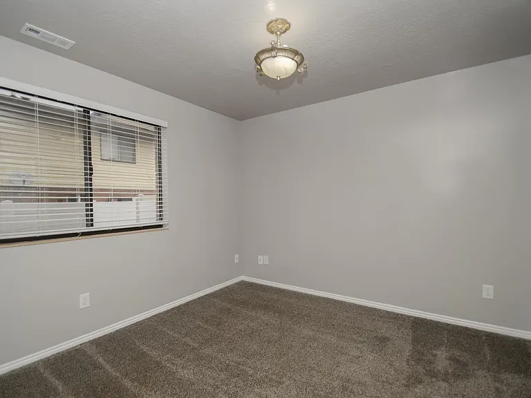 1113 Country Hills Dr #D1 — Photo 10