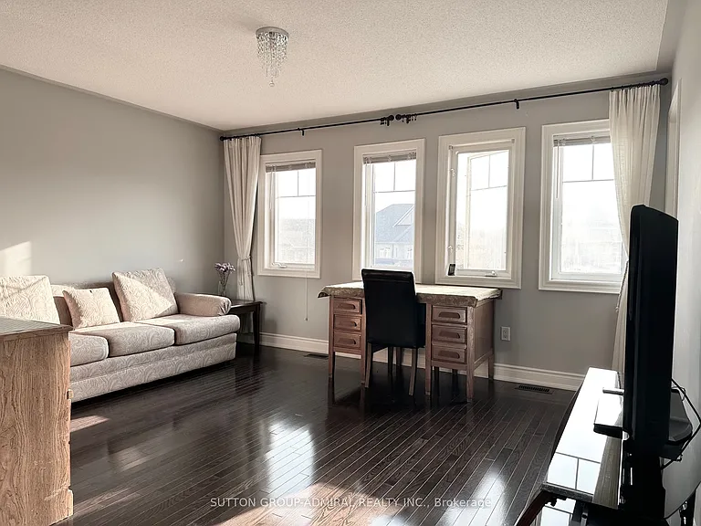 15 Roderick Ct — Photo 21