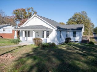 218 S High St, Eden, NC 27288