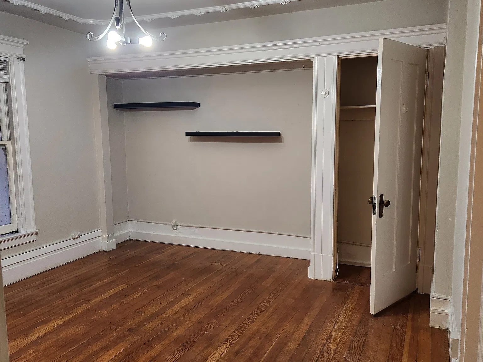 2 bed, 700 sqft, $4,995 — Photo 1