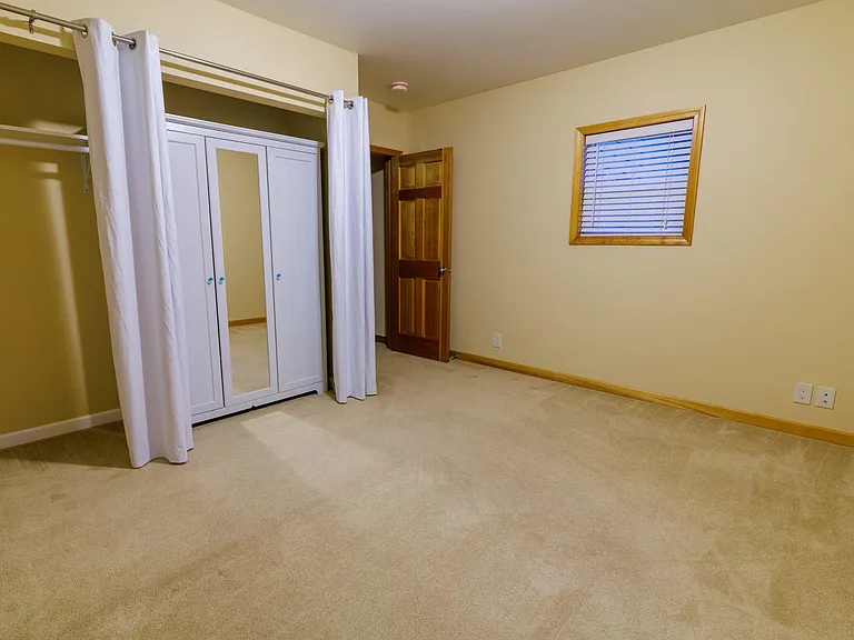 1420 E Victor St — Photo 10