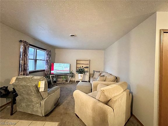 5th image of 128 Royal Crest Dr Unit C