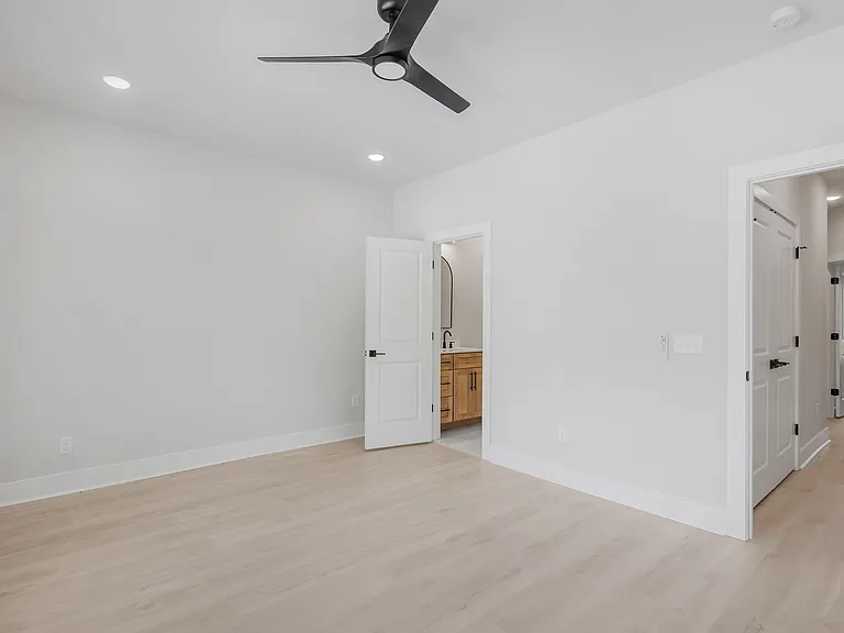 348 S Walnut Ave — Photo 17