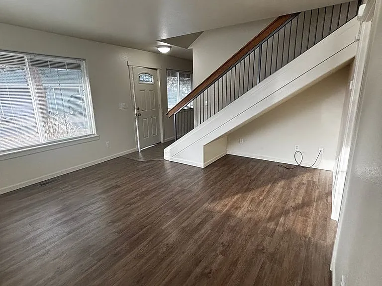 11 SE Cleveland Ave — Photo 7