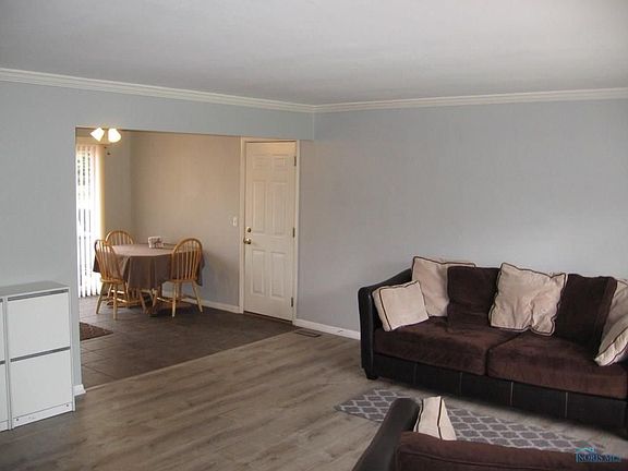 3rd image of 6011 Graystone Dr