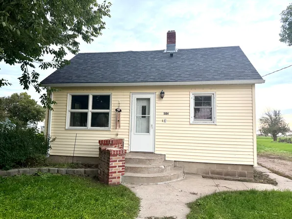 504 S 1st St, Parkston, SD 57366