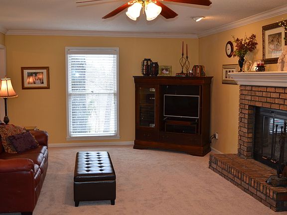 2nd image of 213 Shelterwood Cir