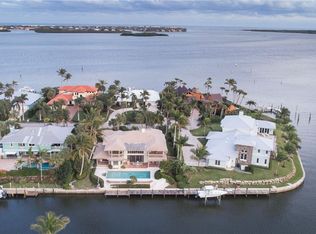 23 Island Rd, Sewalls Pt, FL 34996