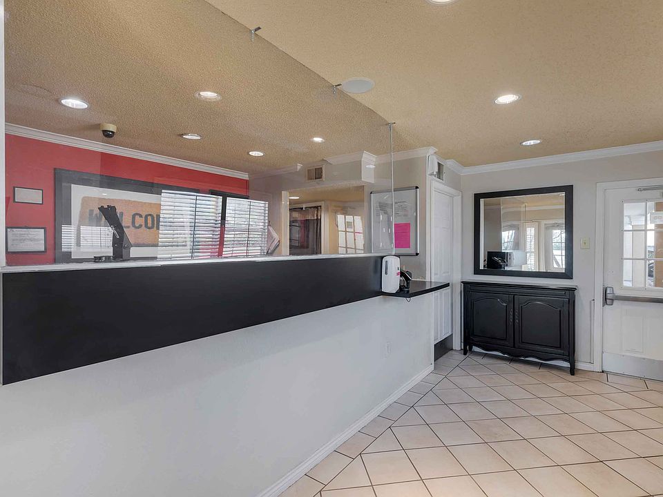 Lobby and Guest Check-in
