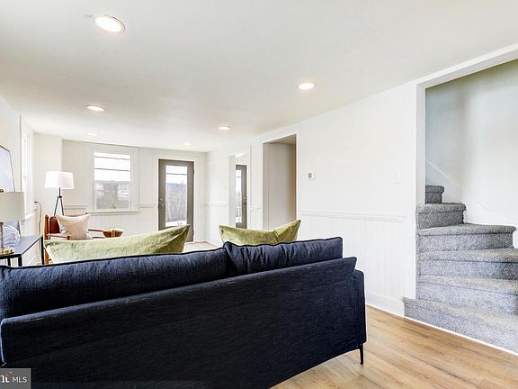 3rd image of 1419 Snyder Corner Rd