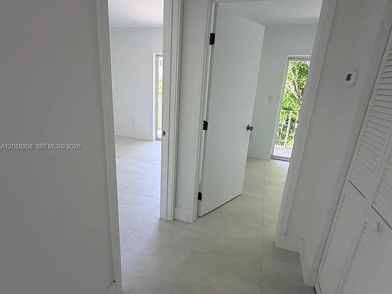 921 SW 7th St #3 — Photo 8
