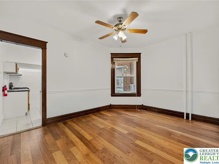 626 N 11th St — Photo 15