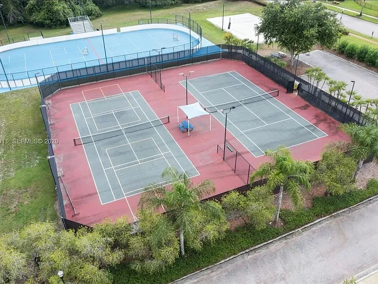 11016 Tahiti Isle Ln — Photo 37