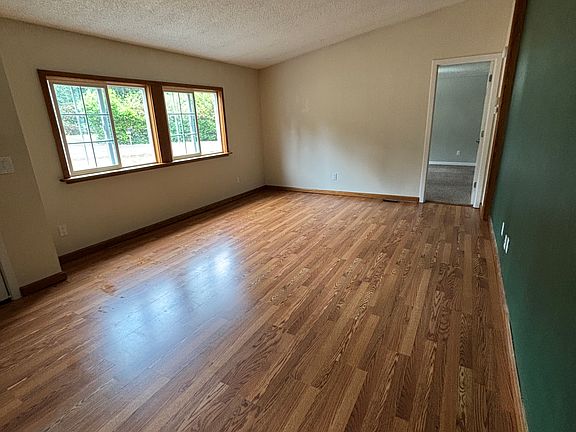 4th image of 20897 Jefferson Beach Rd NE