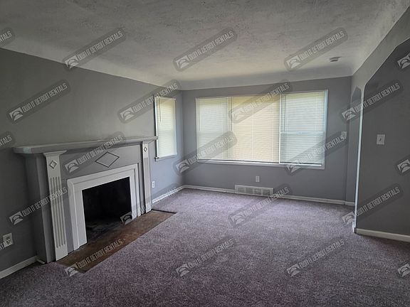 4th image of 18624 Albion St