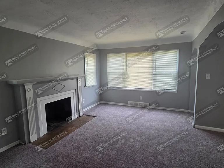 18624 Albion St — Photo 4