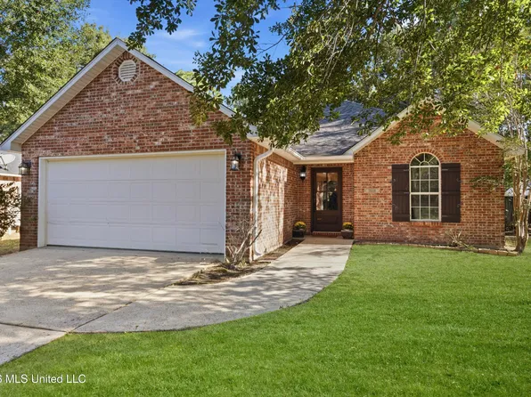 1016 Sycamore St, Ocean Springs, MS 39564