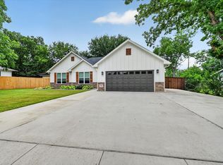 1005 W Chambers St, Cleburne, TX 76033
