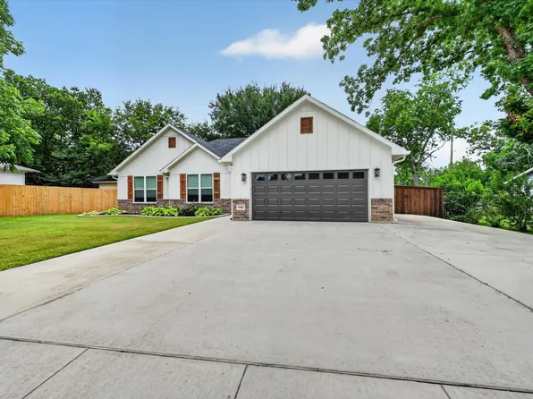 1005 W Chambers St, Cleburne, TX 76033
