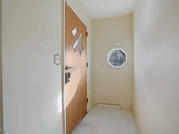 3rd image of 1123 Courtleigh Dr