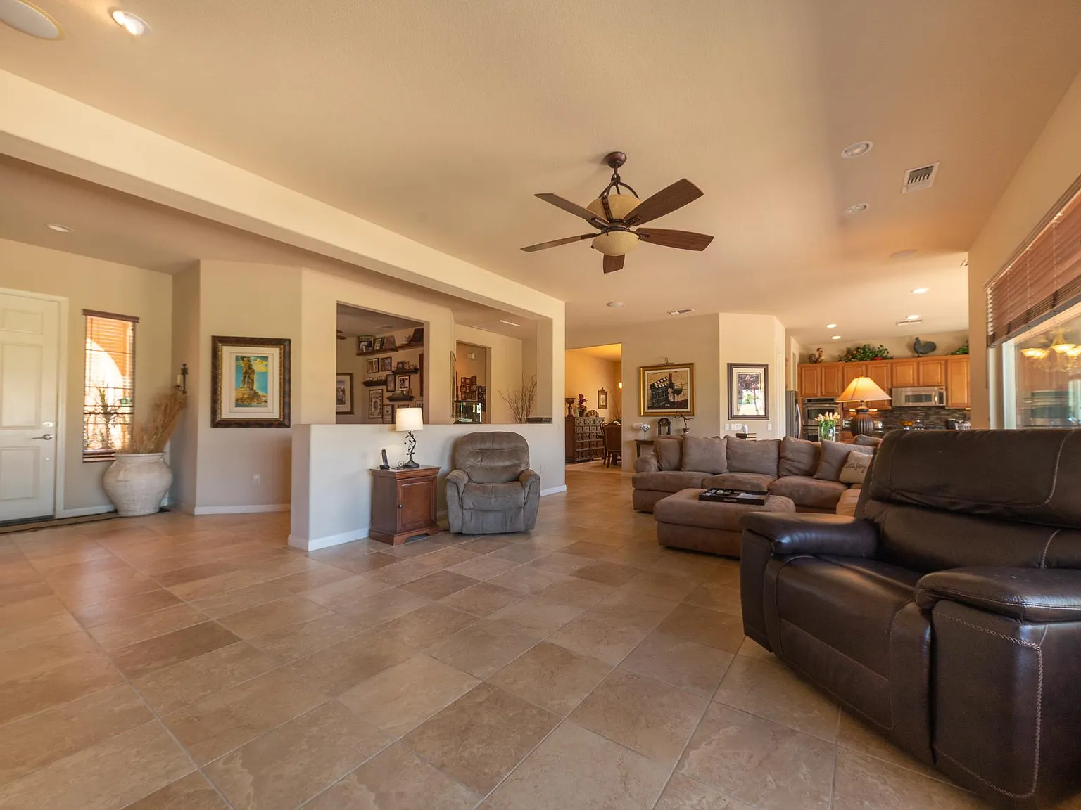 3 bed, 3.5 bath, 2966 sqft, $7,000 — Photo 3