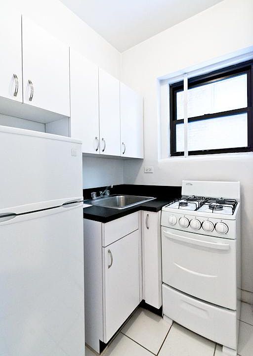 2nd image of 402 E 58th St