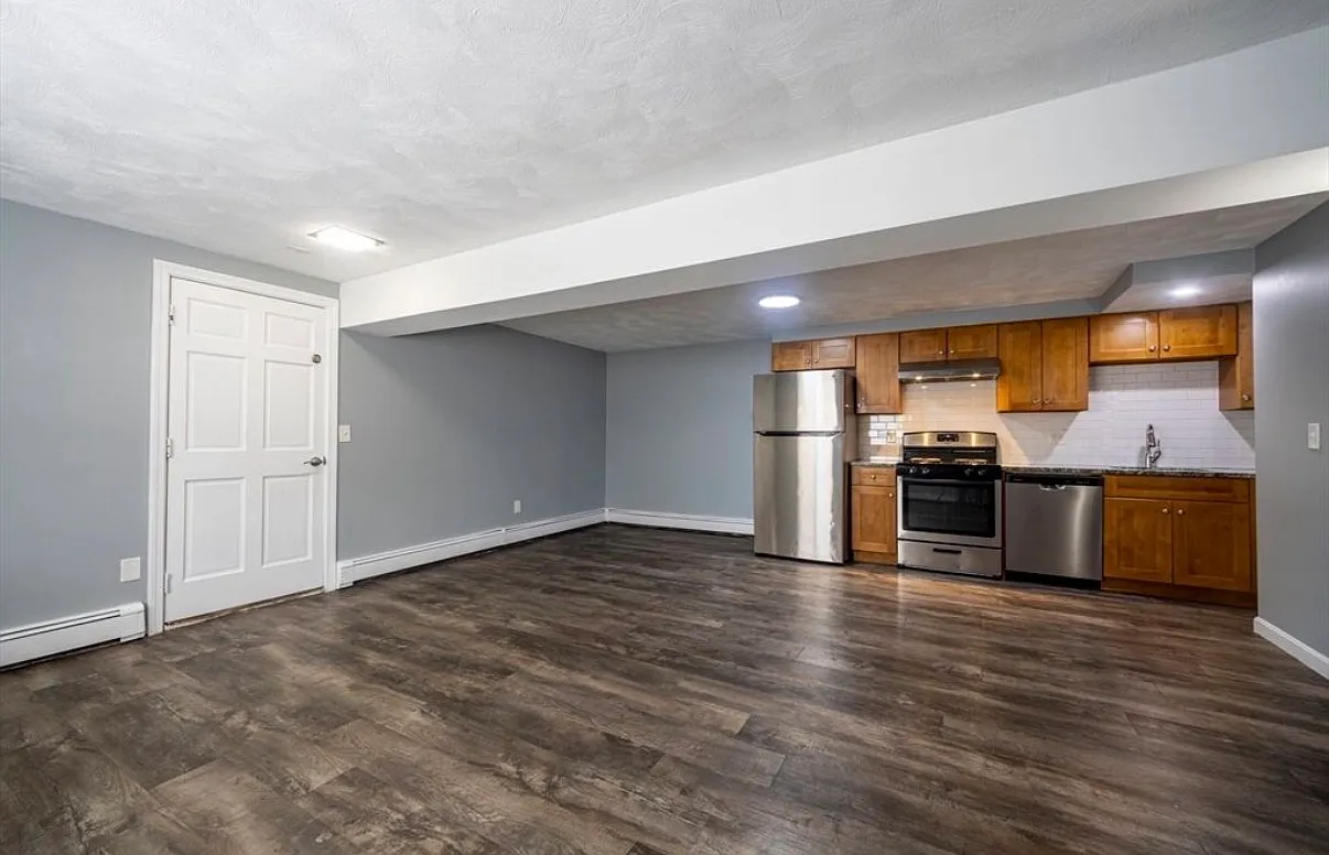 3 bed, $2,700 — Photo 3