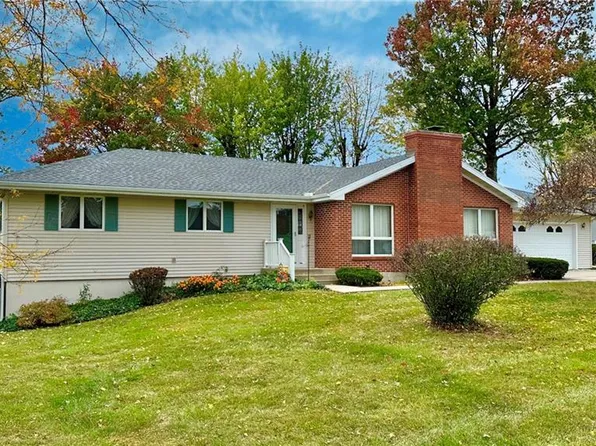 805 Lake Manor Dr, Trenton, MO 64683