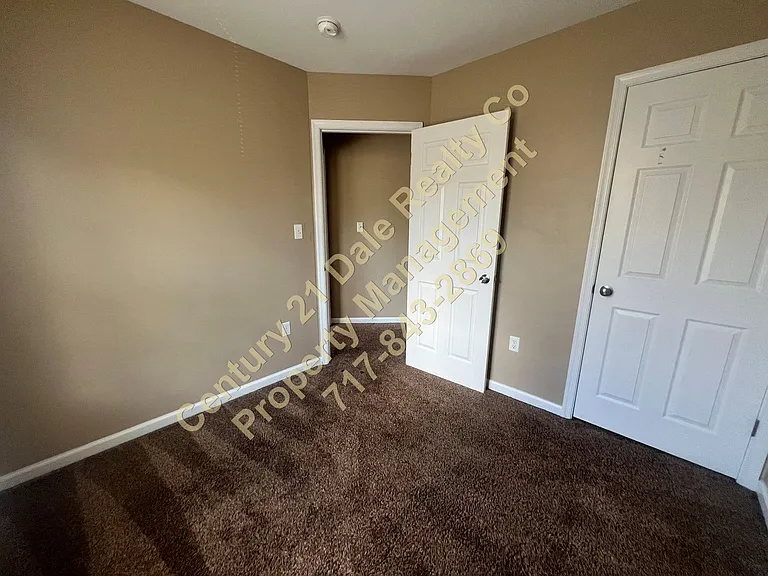 210 Royal Dr — Photo 10