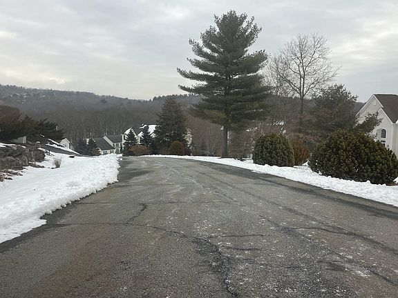 5th image of 250 Franklin Ct