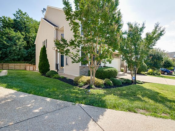 3rd image of 5658 Tower Hill Cir