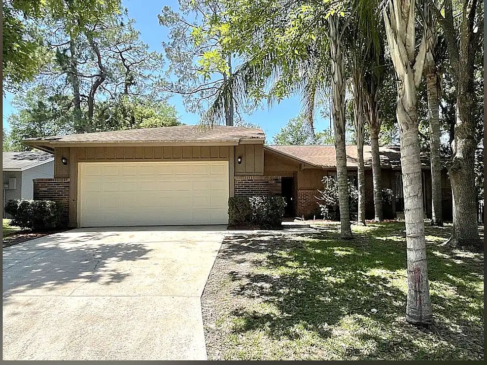 1st image of 135 Holderness Dr