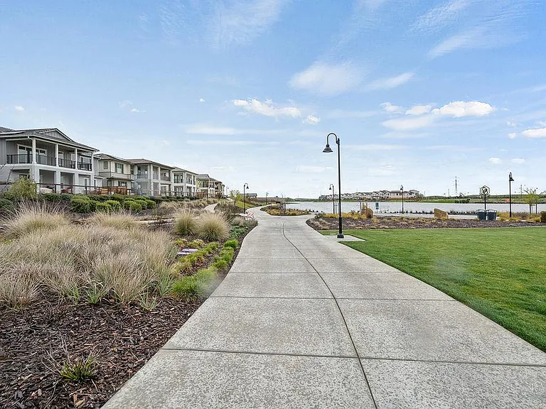 2451 Lake Club Dr — Photo 11