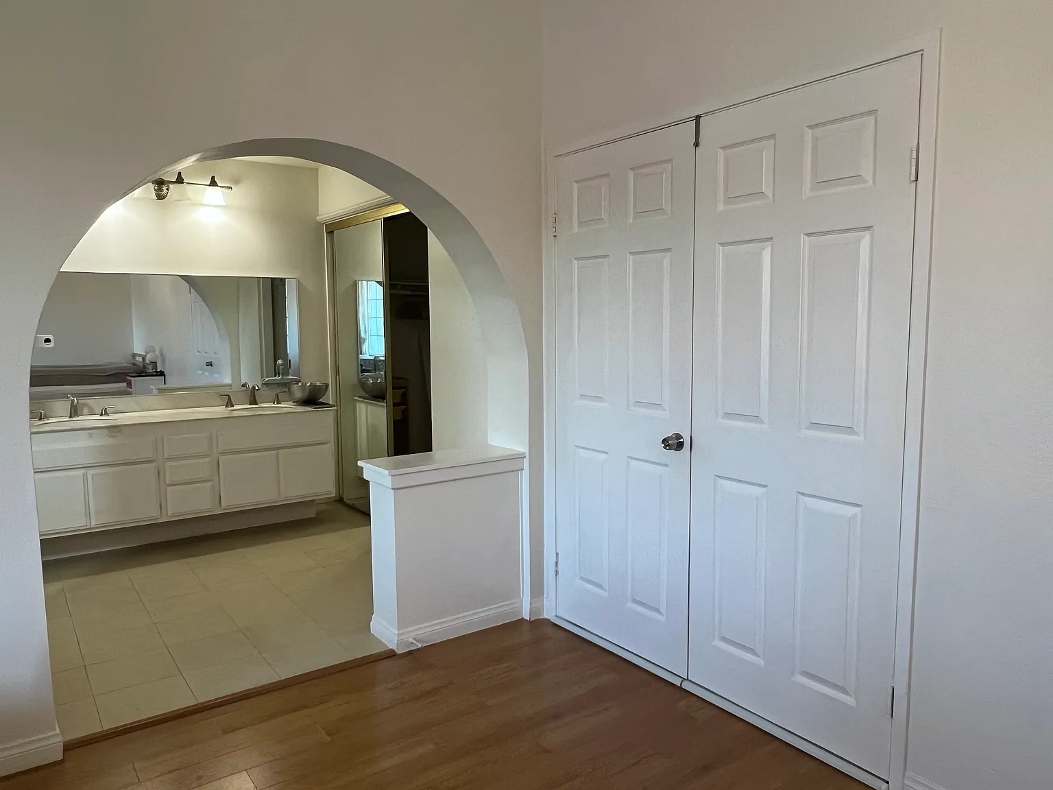 132 W Yale Loop — Photo 4