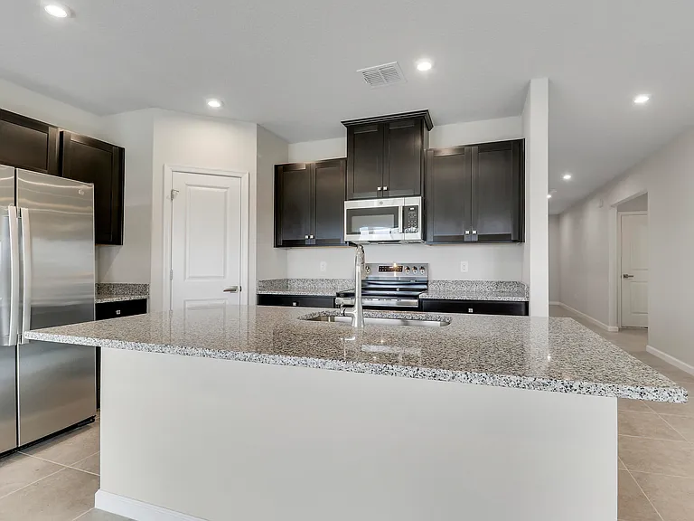 15404 SW American St — Photo 5