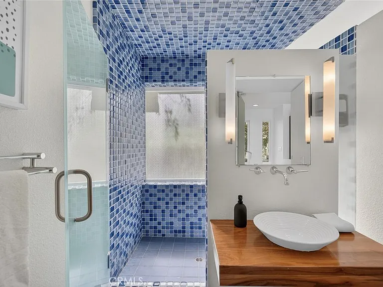 431 Nyes Pl — Photo 19