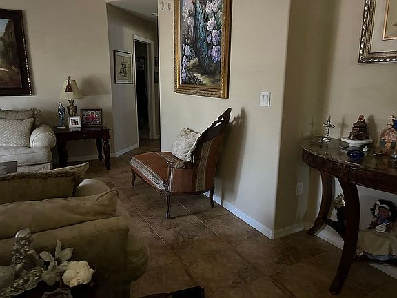 3rd image of 519 Moore Ave