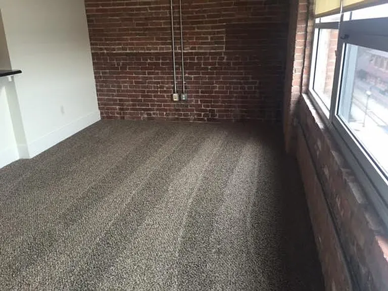 311 SW Water St — Photo 3