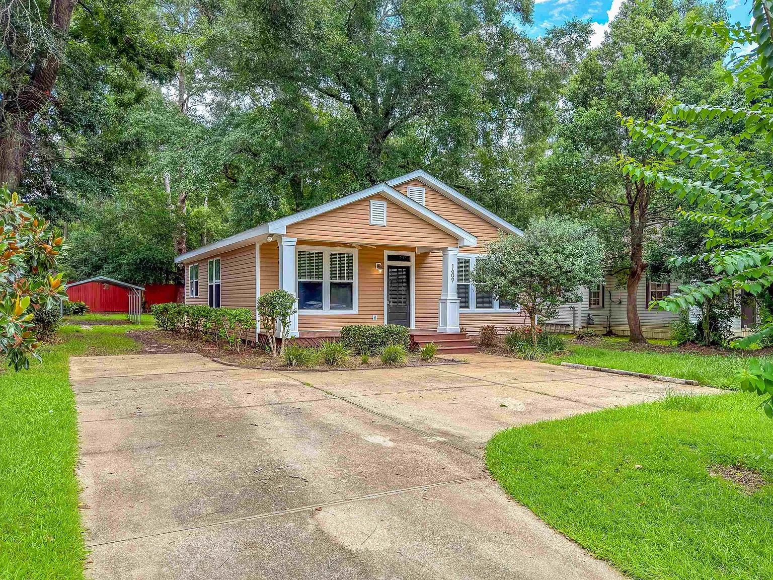 3 bed, 2.0 bath, 1224 sqft, $2,095 — Photo 2