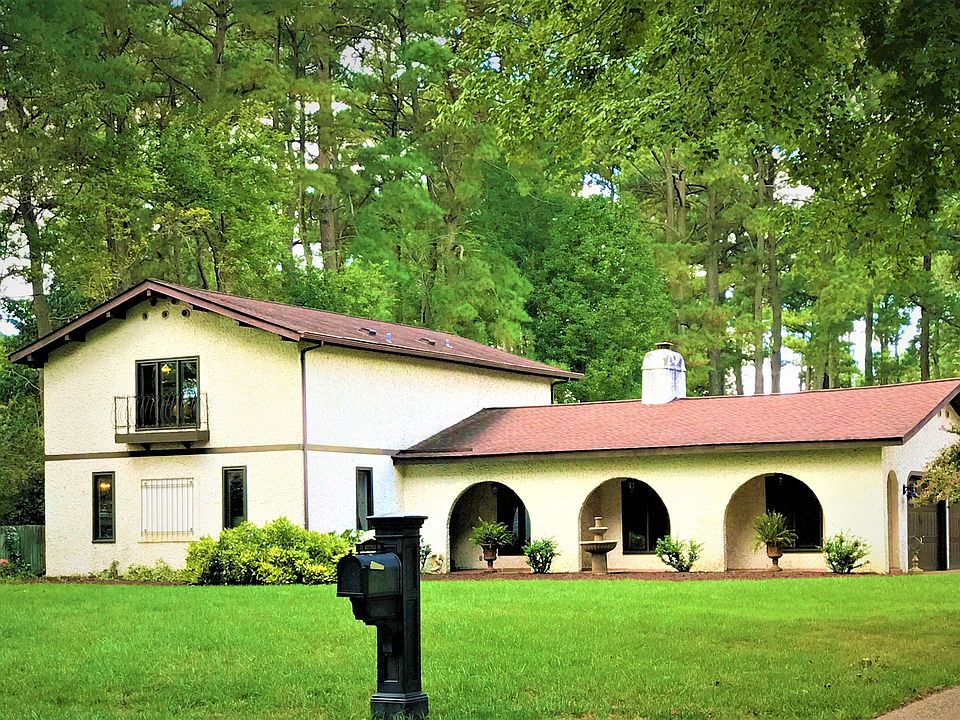 1st image of 28 Westover Dr
