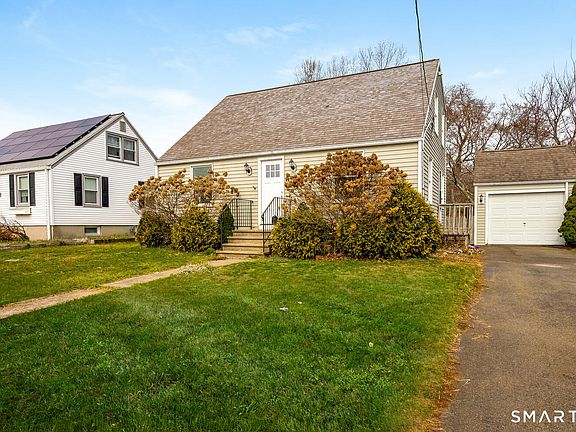 4th image of 185 Meadowside Road