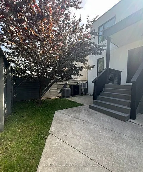 311 Linsmore Cres #3 — Photo 5