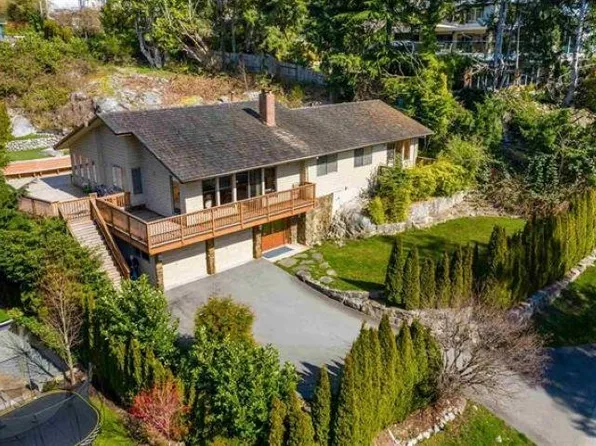 3895 Southridge Ave, West Vancouver, BC V7V 3H9