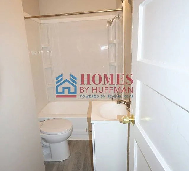1713 Hawthorne Ave — Photo 17