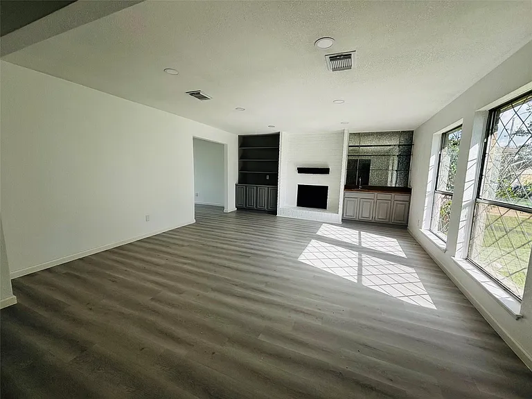 16246 Los Altos Dr — Photo 23