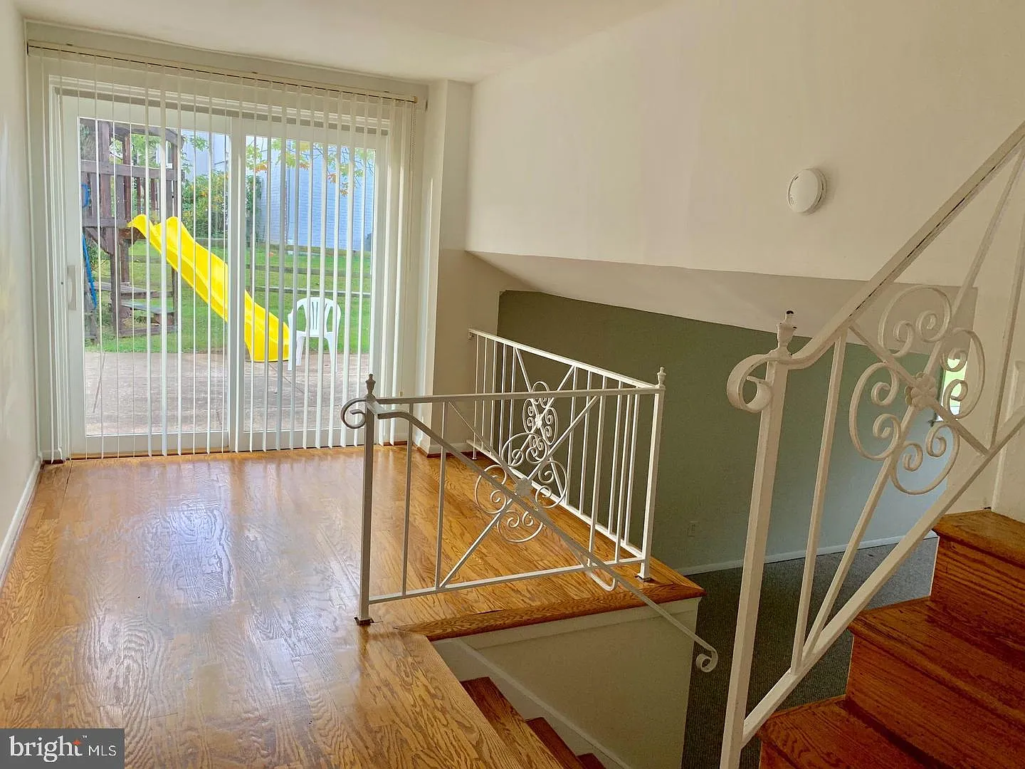 4 bed, 3.0 bath, 2182 sqft, $3,950 — Photo 2
